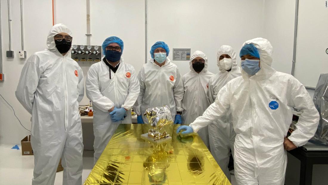 The Laboratory for Space Instrumentation at the Universidad Nacional Autónoma de México hopes to catapult five miniature rovers onto the lunar surface with its Colmena mission.