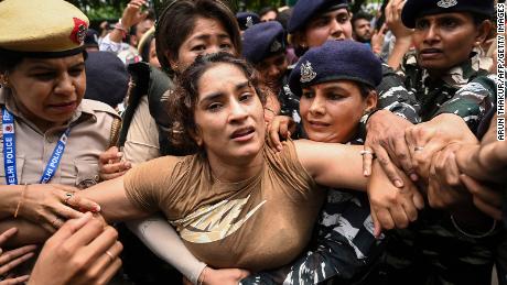 Indian wrestler Vinesh Phogat is detained by the police while attempting to march to India&#39;s new parliament in New Delhi on May 28, 2023. 