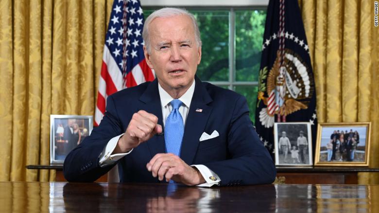 Biden praises Republicans during Oval Office address