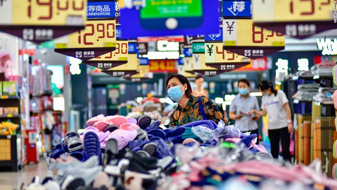 NextImg:China makes surprise rate cut as economic recovery loses steam