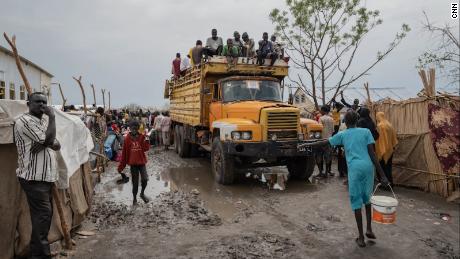 At least 800,000 South Sudanese have returned home to escape fighting in Sudan.