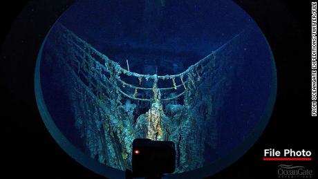 What it&#39;s like inside the Titanic-touring submersible that went missing with 5 people on board 