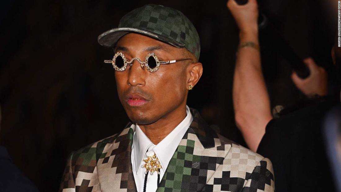Pharrell Williams debutó como director creativo de Louis Vuitton - CNN ...