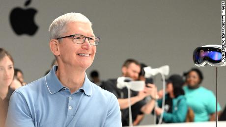 Apple is now worth $3 trillion, boosted by the Nasdaq&#39;s best start in 40 years
