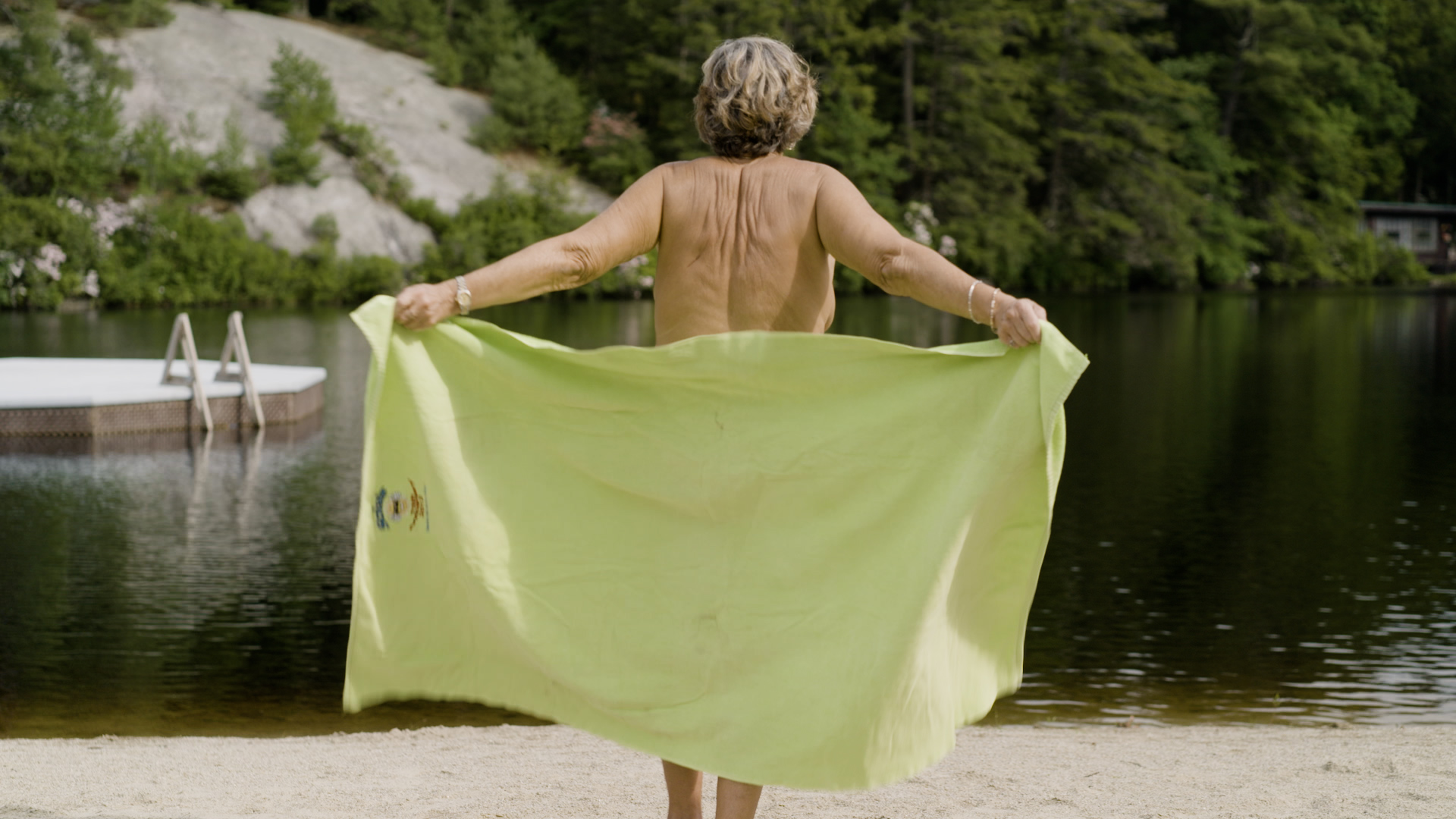 Nudist explains what you should definitely not do at a nude beach pic