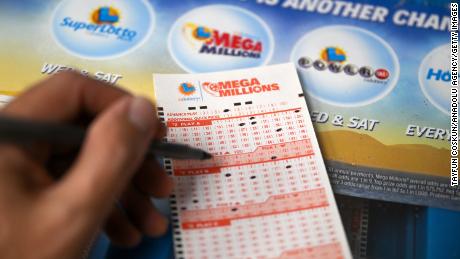 No jackpot winner in Tuesday&#39;s Mega Millions drawing, new jackpot is estimated at $560 million 