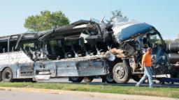 230712102050 03 illinois greyhound crash 0712 hp video