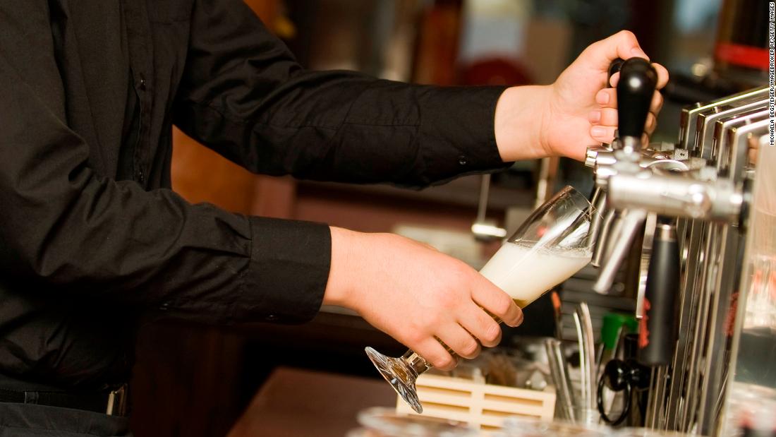 NextImg:More states want to let kids work as bartenders