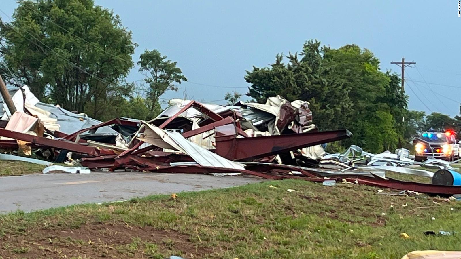 Tornado deja destrucción a su paso por el condado Scott en Missouri