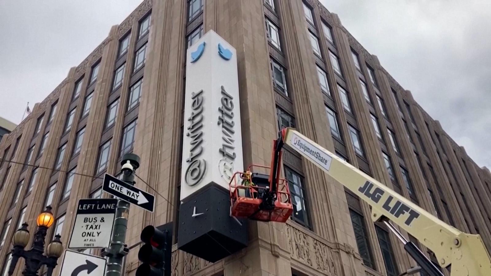 Twitter cambió su característico cartel en su sede de San Francisco