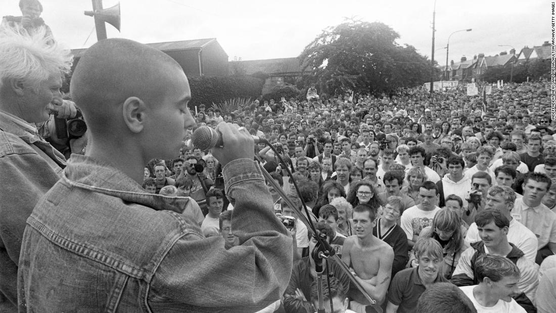 O&#39;Connor performs in Dublin, Ireland, in 1989. It was part of a gathering marking the 20th anniversary of a march on the British Embassy there.