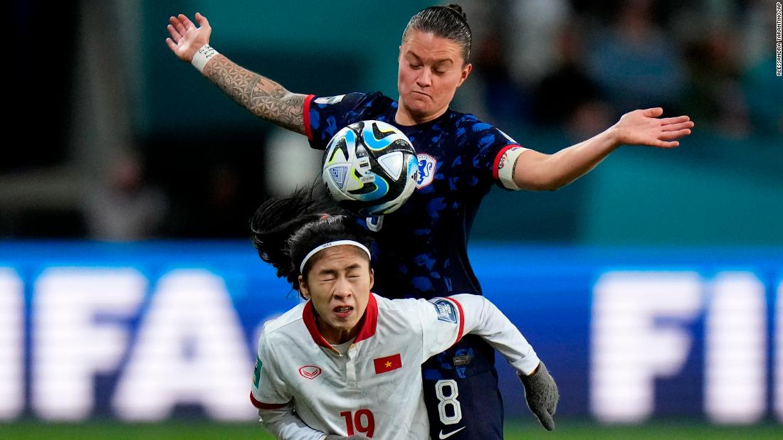 The Netherlands&#39; Sherida Spitse, top, and Vietnam&#39;s Nguyễn Thị Thanh Nhã compete for the ball.