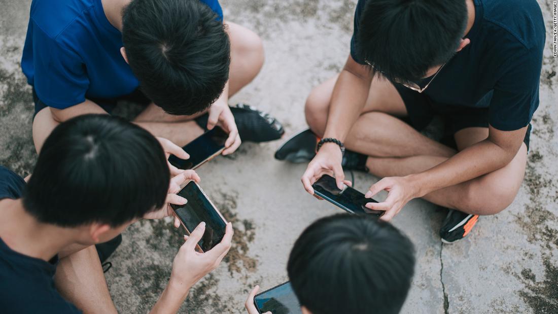 China wants to limit minors to no more than two hours a day on mobiles