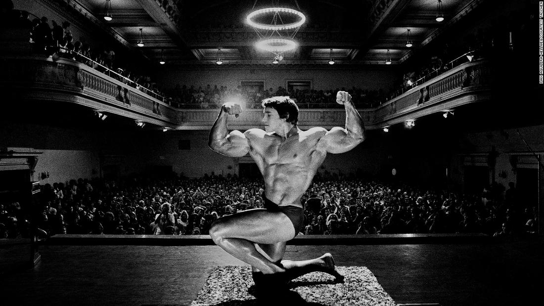 Arnold Schwarzenegger Posing - YouTube