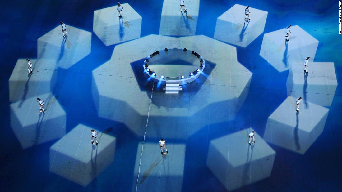A closing ceremony took place before the final.