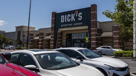 Dick&#39;s Sporting Goods blames &#39;increasingly serious&#39; theft problem for profit plunge