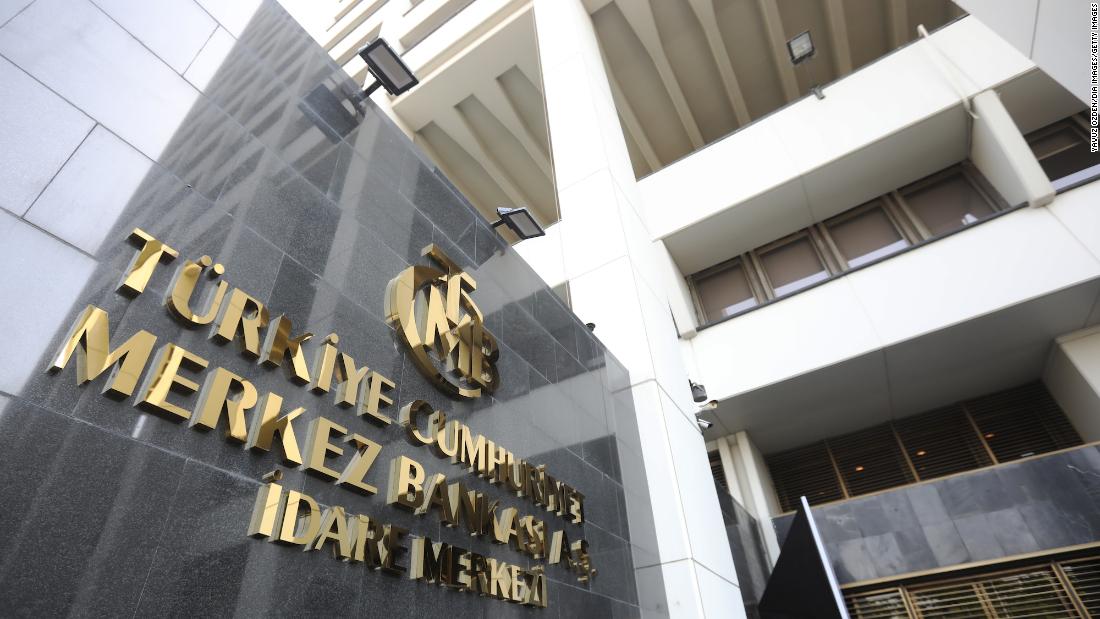 NextImg:Turkey shocks with big rate hike to 25% to cool raging inflation