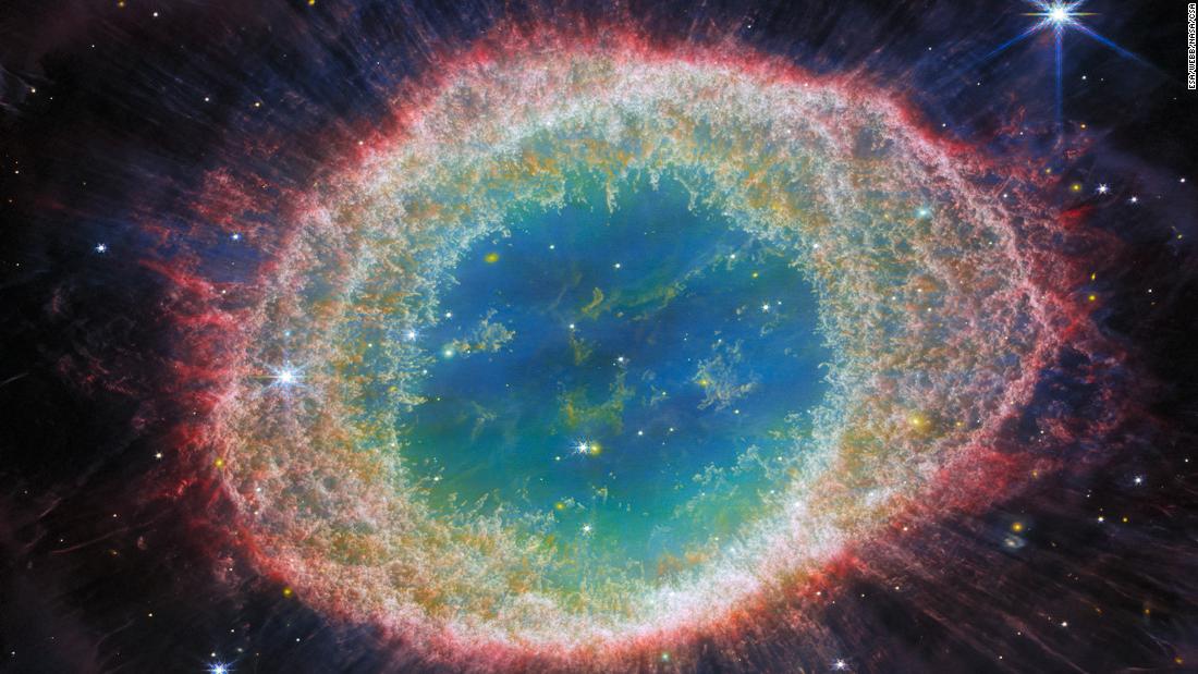This image shows the Ring Nebula in exceptional detail, like the filament elements in the ring&#39;s inner section. 
