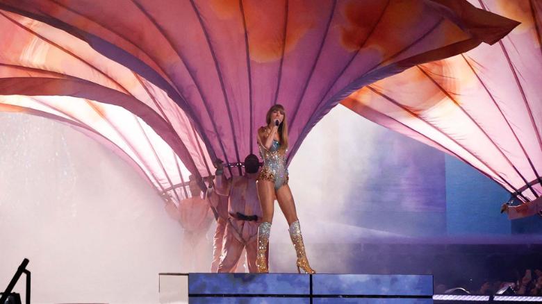 Lo Que Debes Saber Sobre La Película De La Gira 