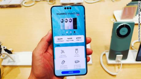 Customers experience the newly released Huawei Mate 60 Pro flagship phone at Huawei&#39;s flagship store in Shanghai, China, September 5, 2023. The phone comes with Huawei&#39;s latest Hormony 4.0 system, a Kirin 9000s chip, a satellite phone and 5G standard Internet speeds.