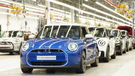 BMW will invest $750 million to keep making the Mini in Oxford