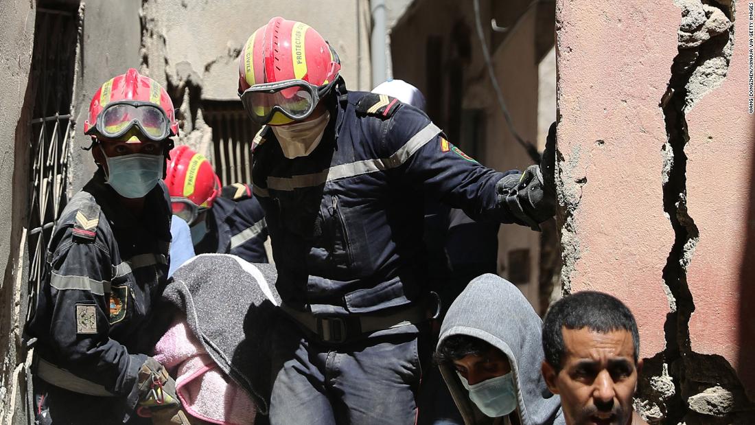 Rescuers carry a victim&#39;s body in Amizmiz on September 10.