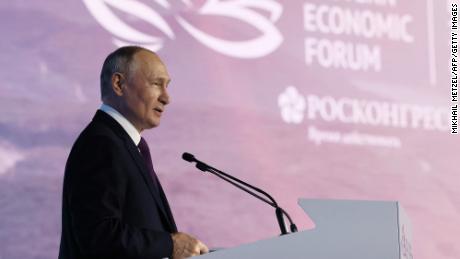 Putin lauds &#39;excellent&#39; economic ties with China. Here&#39;s how they&#39;ve grown