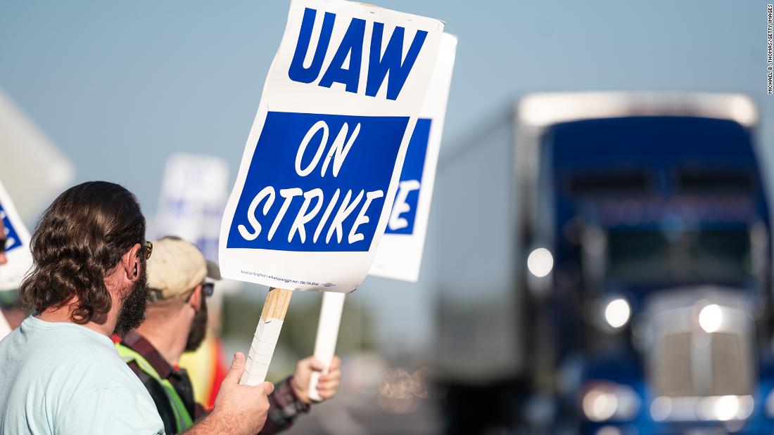You are currently viewing United Auto Workers go on strike: Live updates – CNN