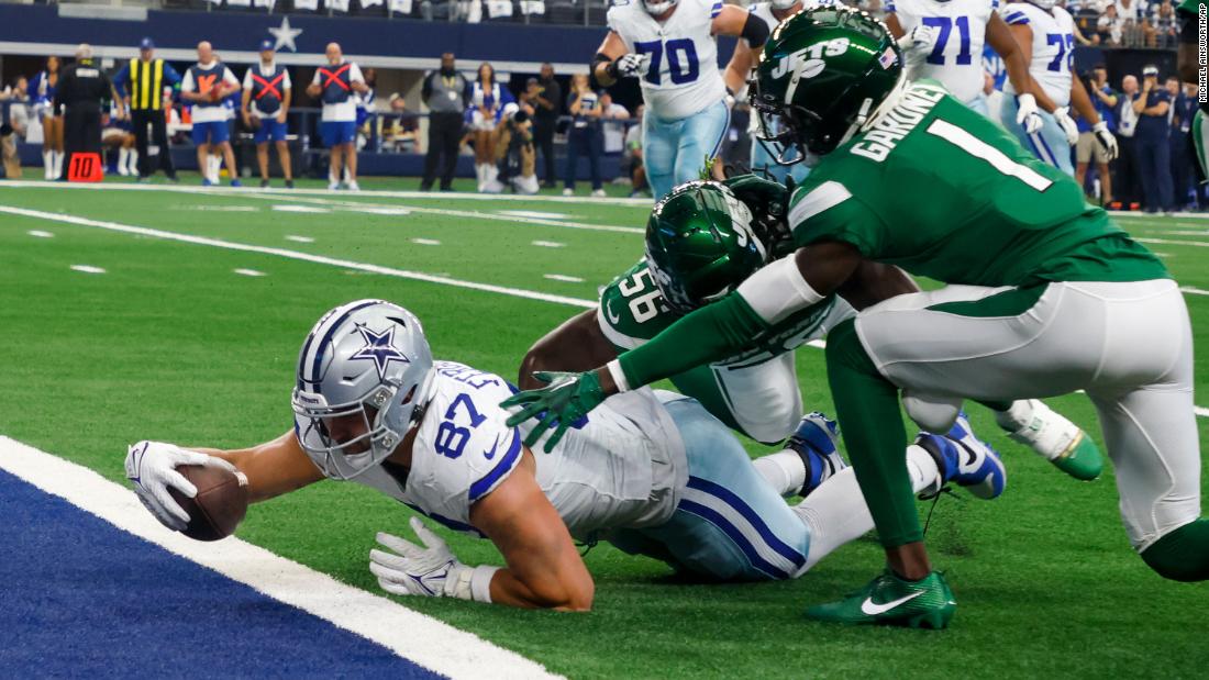 Dallas Cowboys tight end Jake Ferguson scores in the first half of a 30-10 win over the New York Jets at AT&amp;amp;T Stadium on Sunday, September 17. It was the Jets&#39; first game without quarterback Aaron Rodgers, who suffered an ankle injury during his debut with the team in Week 1.