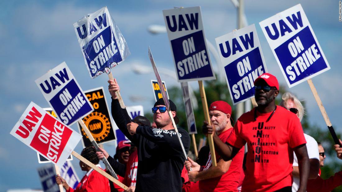 NextImg:Where things stand on Day 5 of auto strike: A new deadline, another strike delayed