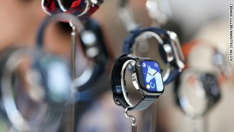 Apple Watch&#39;s new gesture control feature will have everyone tapping the air