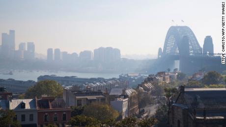 Sydney Harbour Bridge shrouded by smoke on September 13, 2023, after controlled blazes burned on the city&#39;s fringes in preparation for the looming bushfire season.