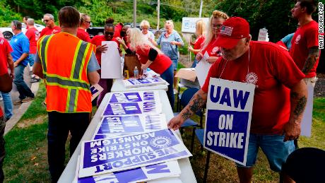 Biden to walk the picket line in Michigan to support UAW strikers