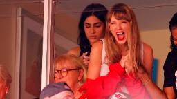 230924182421 taylor swift kansas city chiefs 01 hp video Photos indicate Taylor Swift accepted NFL star's invite
