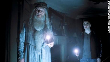 Daniel Radcliffe and other &#39;Harry Potter&#39; stars remember the &#39;magnificent&#39; Michael Gambon