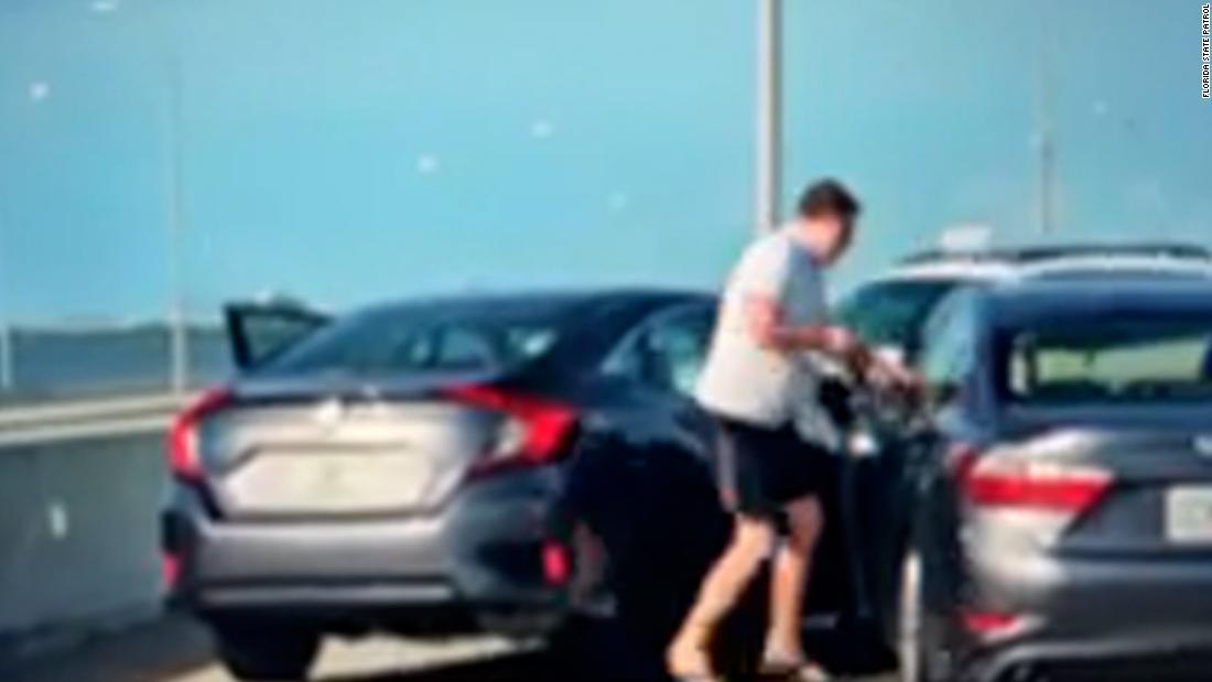 Video appears to show man getting stabbed in his car on Florida highway