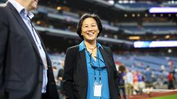 Kim Ng des Marlins de Miami est devenue la première femme directrice générale à diriger une équipe de la MLB jusqu'aux séries éliminatoires