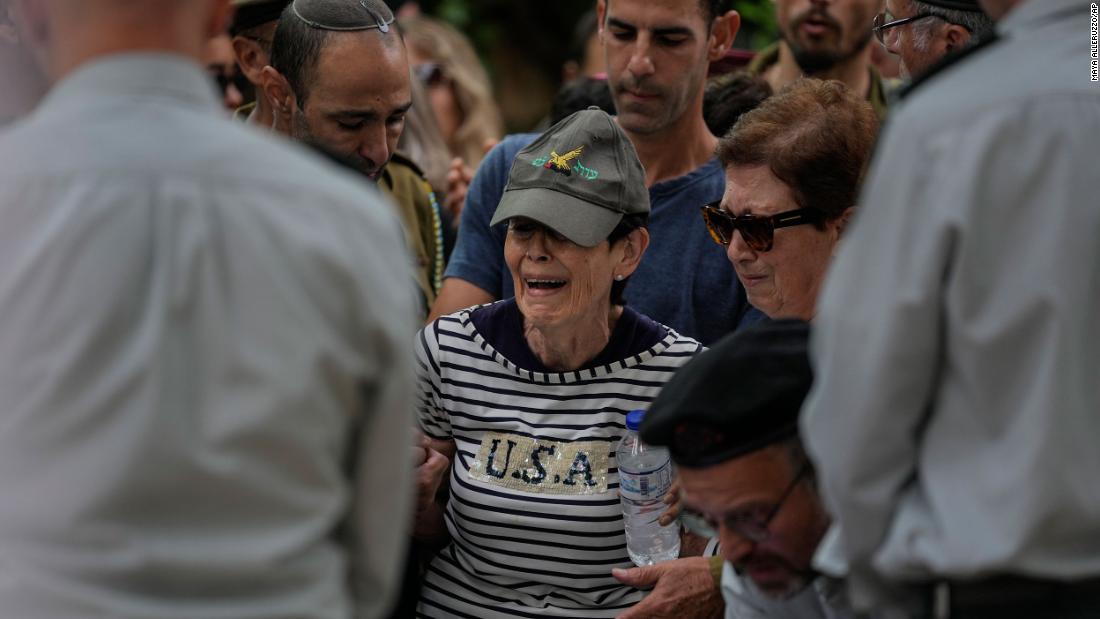 The mother of Israeli Col. Roi Levy cries during her son&#39;s funeral at the Mount Herzl cemetery in Jerusalem on October 9.