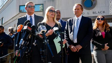 Beth Holloway speaks to media after the appearance of Joran van den Sloot outside the Hugo L. Black Federal Courthouse Wednesday, Oct. 18, 2023, in Birmingham, Ala.  Van der Sloot, the chief suspect in Natalee Holloway&#39;s 2005 disappearance in Aruba admitted he killed her and disposed of her remains, and has agreed to plead guilty to charges he tried to extort money from the teen&#39;s mother years later, a U.S. judge said Wednesday.