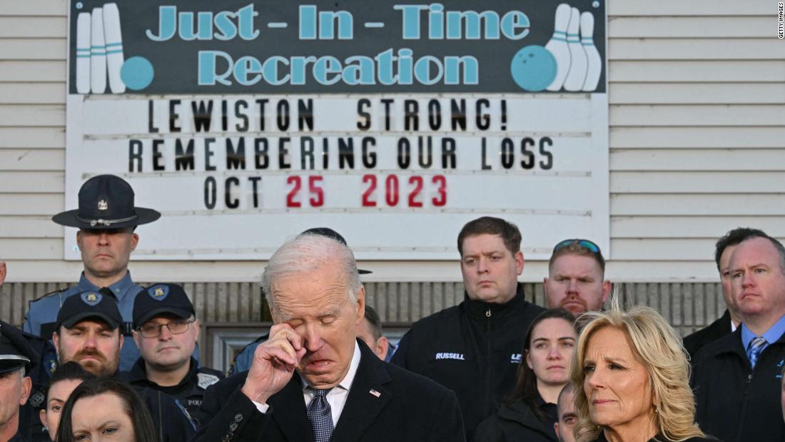 El presidente Biden visitó a las familias de las víctimas de la masacre en Maine