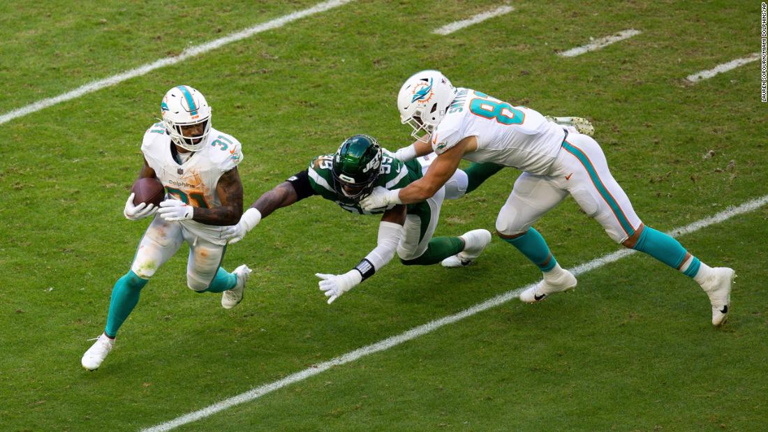 Miami Dolphins running back Raheem Mostert runs the ball during a the team&#39;s 30-0 win against the New York Jets on December 17.