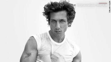 Jeremy Allen White protagonista de la nueva campa a de ropa interior de Calvin Klein