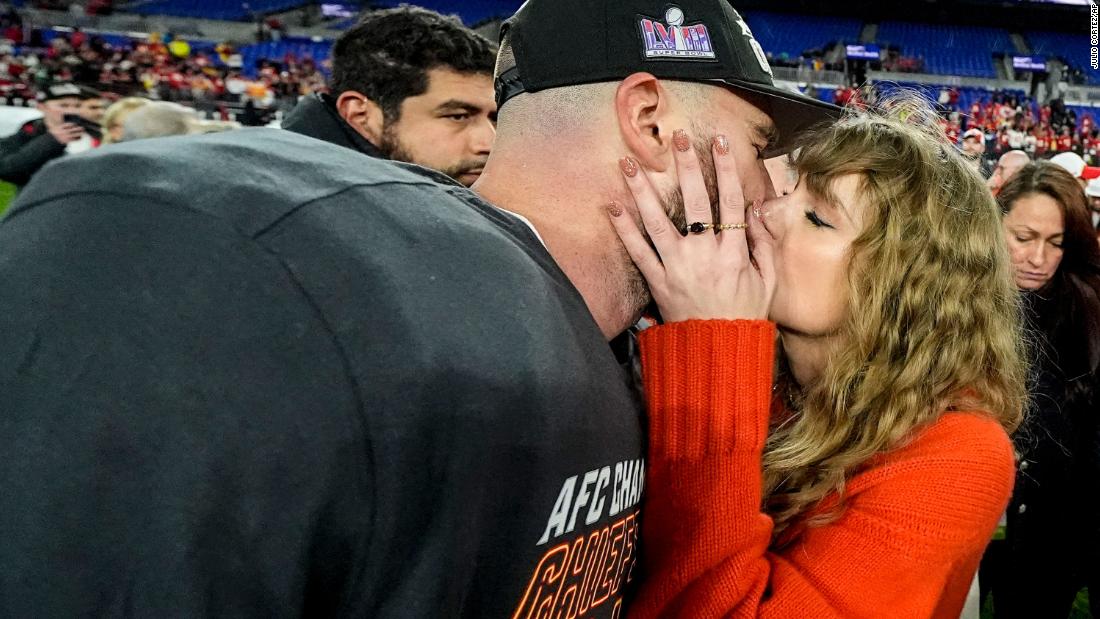 &lt;a href=&quot;https://www.cnn.com/2024/01/28/entertainment/taylor-swift-travis-kelce-super-bowl/index.html&quot; target=&quot;_blank&quot;&gt;Taylor Swift&lt;/a&gt; kisses Kansas City Chiefs tight end Travis Kelce after the Chiefs&#39; AFC championship victory on January 28. Kelce caught 11 passes -- nine in the first half -- and had one touchdown as Kansas City dominated the time of possession battle.