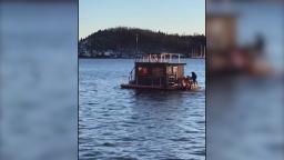 240202133154 floatingsauna2 hp video Video: Floating sauna rescues Tesla passengers from Norway fjord
