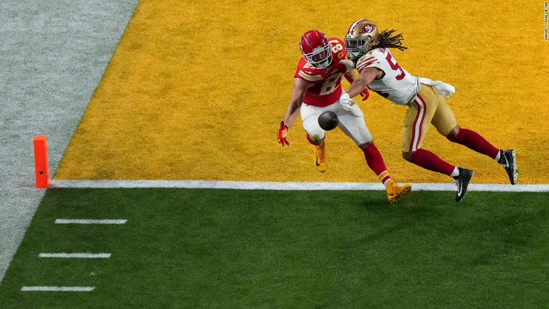 Kelce, left, is unable to catch a pass while defended by 49ers linebacker Fred Warner late in the fourth quarter.