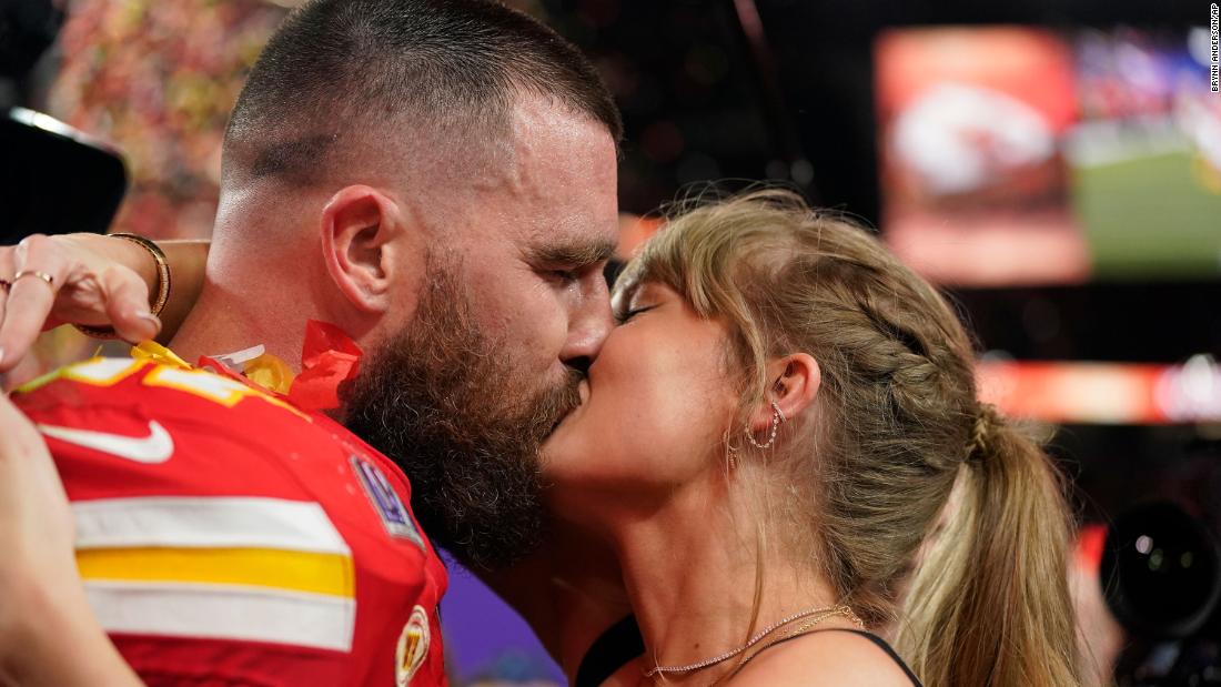 Chiefs tight end Travis Kelce kisses his girlfriend, singer Taylor Swift, during the postgame celebrations.