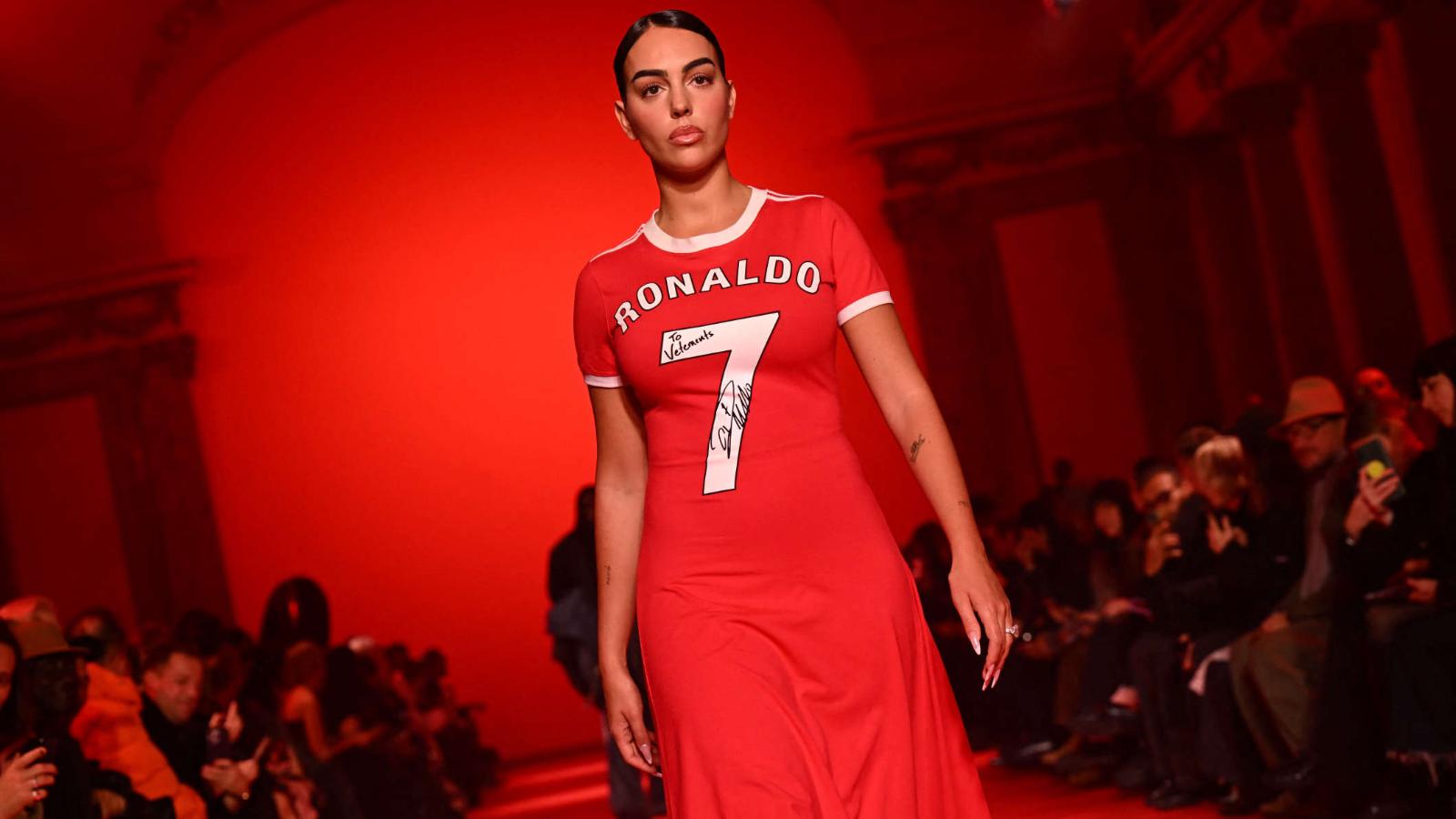 El homenaje de Georgina Rodríguez a su pareja, Cristiano Ronaldo, en la  semana de la moda en París