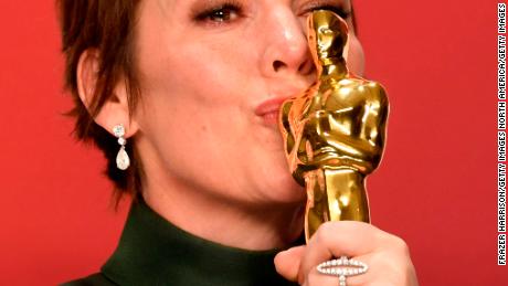 HOLLYWOOD, CALIFORNIA - FEBRUARY 24: Olivia Colman, winner of Best Actress for &#39;The Favourite,&#39; poses in the press room during the 91st Annual Academy Awards at Hollywood and Highland on February 24, 2019 in Hollywood, California. (Photo by Frazer Harrison/Getty Images)