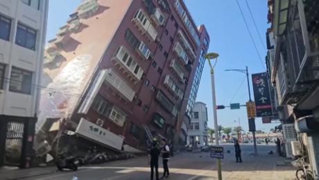 Así se vivió el terremoto de 7,4 que azotó Taiwán - CNN Video