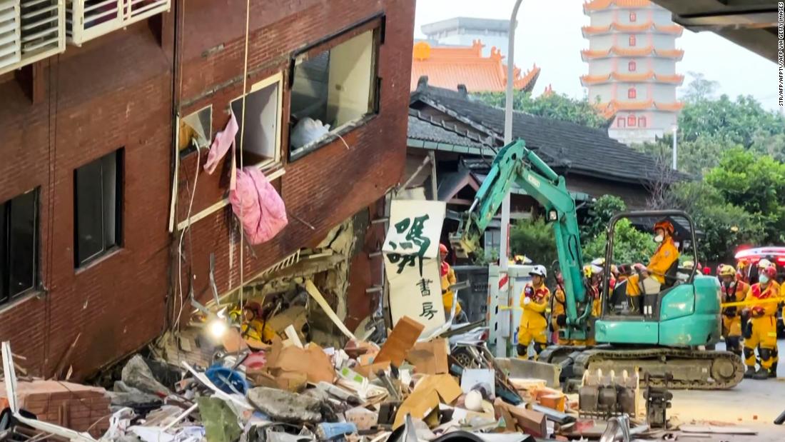 Taiwan earthquake Hundreds stranded after 7.4 magnitude quake